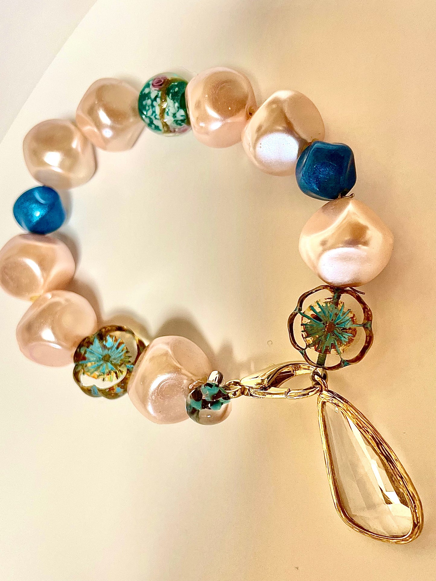 Beautiful baby pink and crystal beads ! Bracelet TokyoBegums