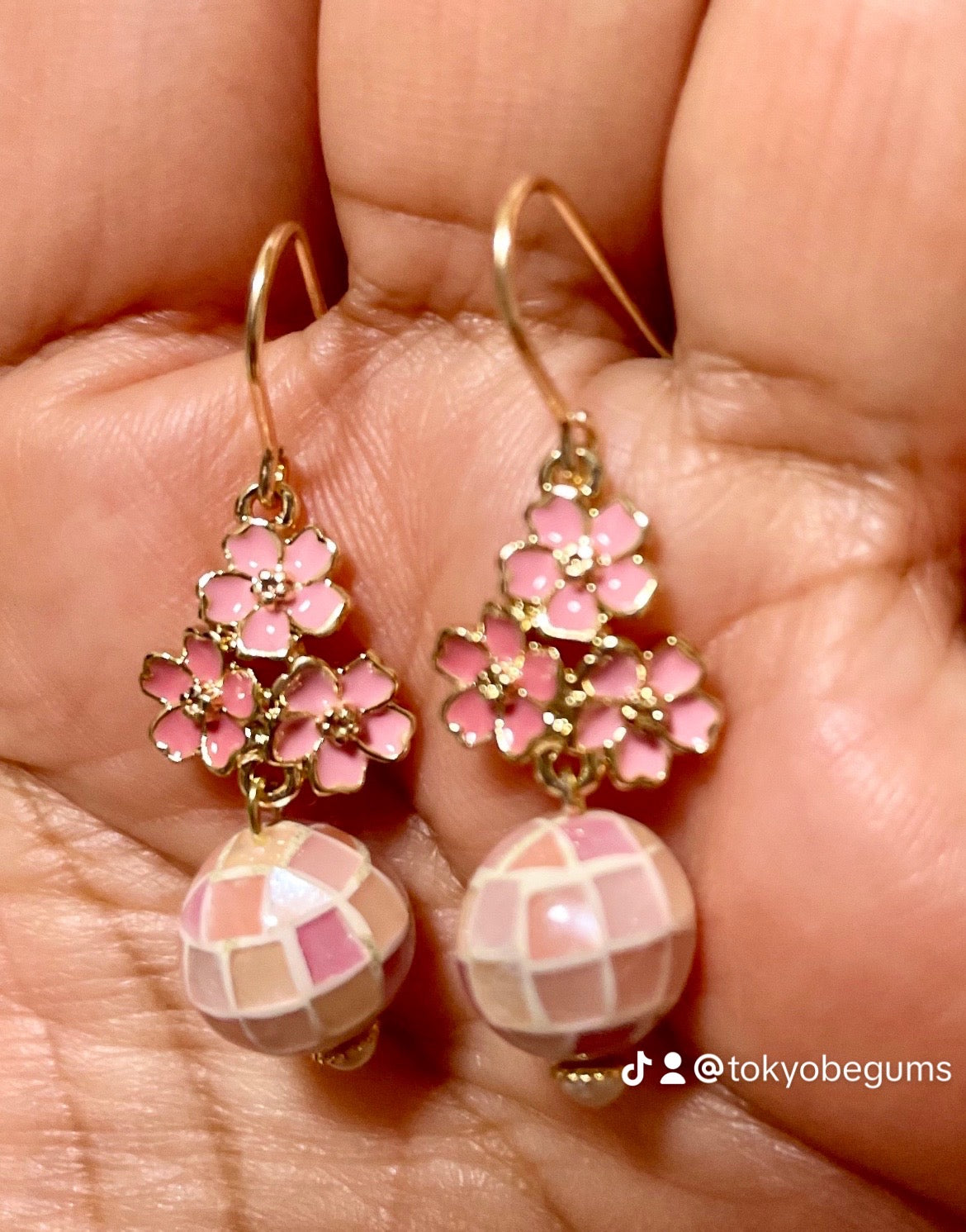 Mosaic shell and metal flower earrings モザイクシェルとメタルフラワーイヤリング