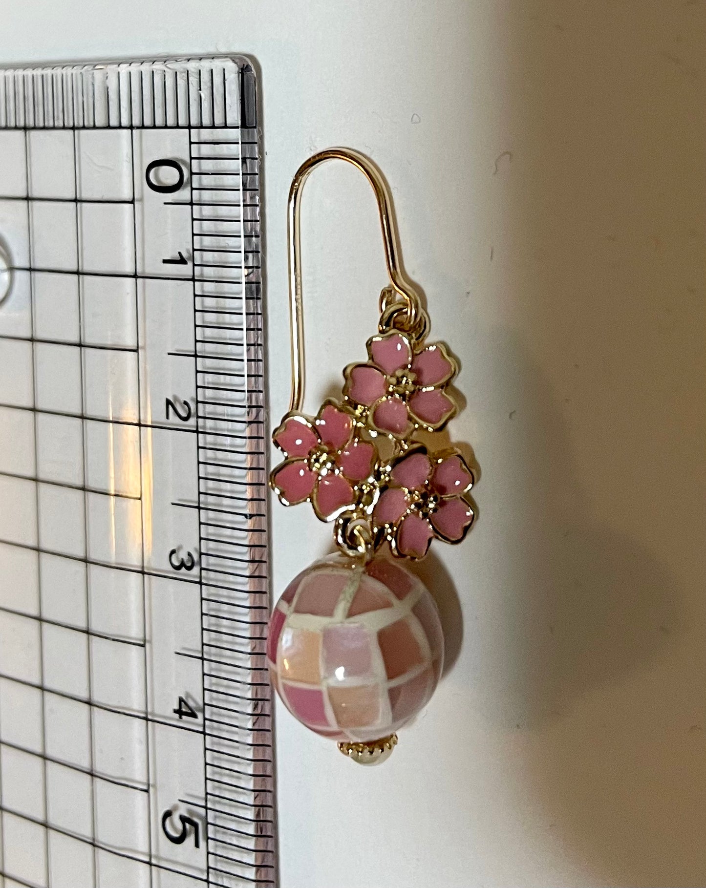 Mosaic shell and metal flower earrings モザイクシェルとメタルフラワーイヤリング