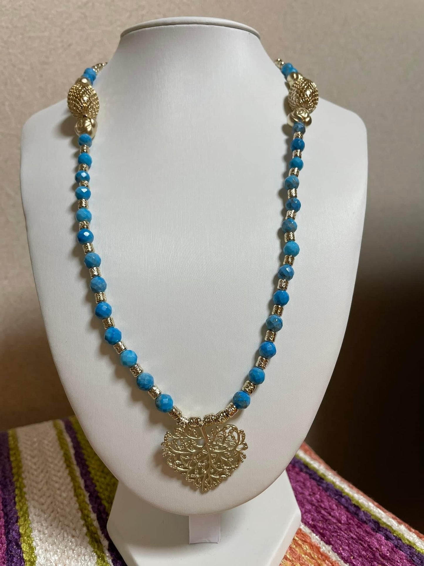 Leaf pendant beads necklace