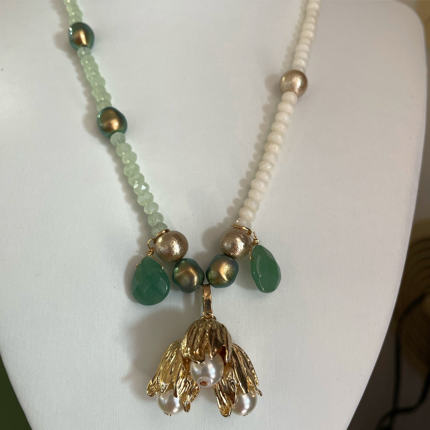 Beads lotus pendant necklace