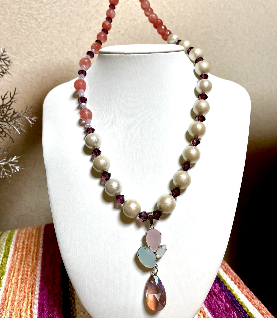 Pearls beads crystals necklace with pendant