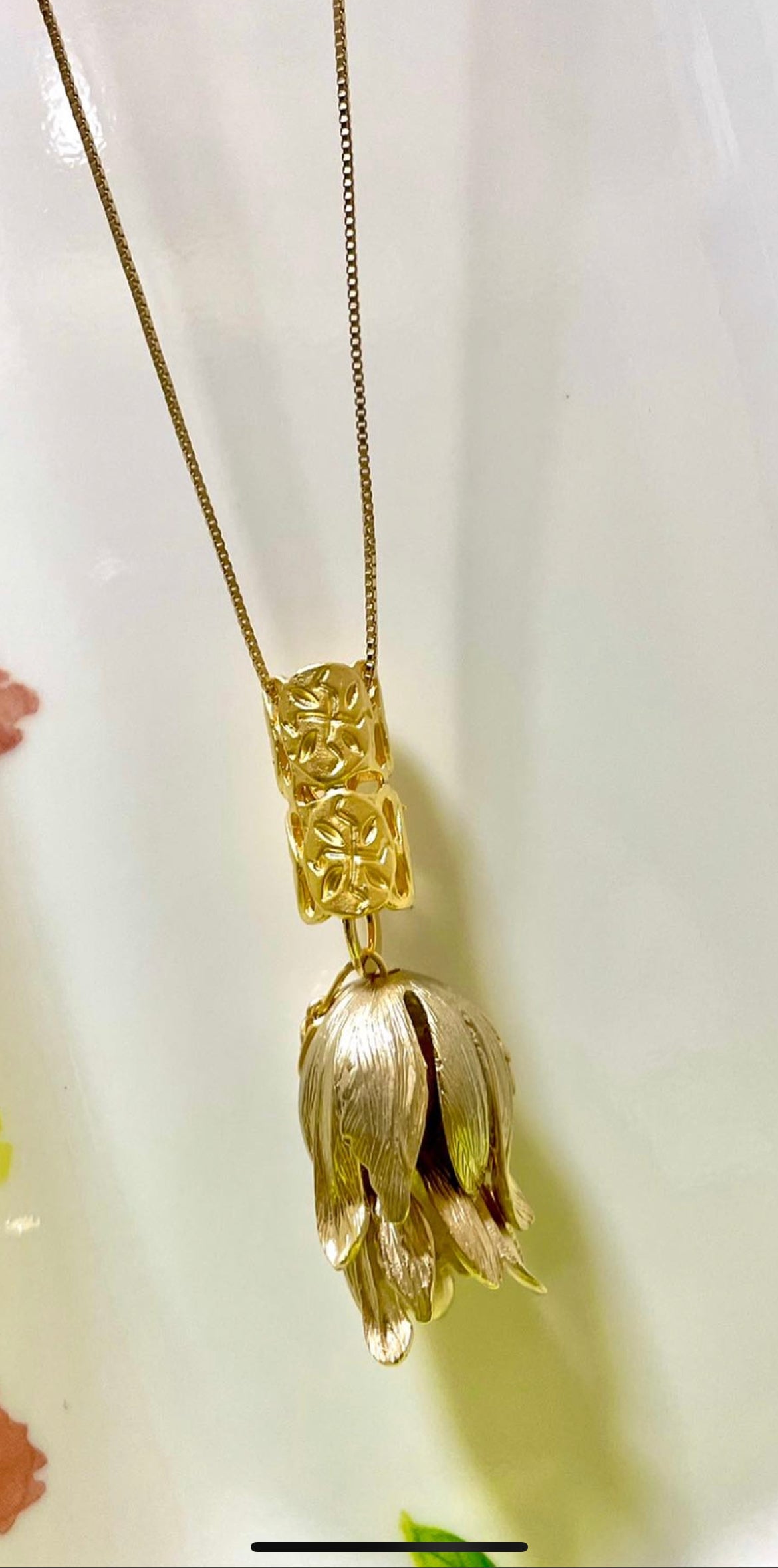 beautiful and finely crafted gold plated chain with lotus pendant