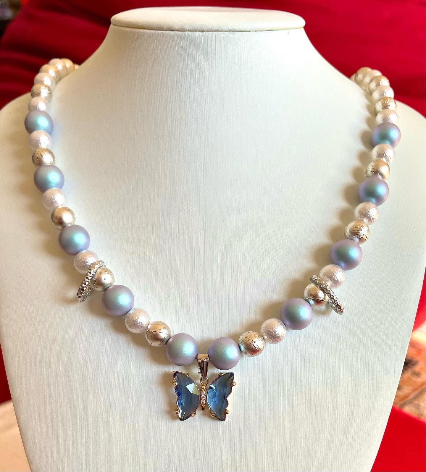 Handmade pearls beads necklace
